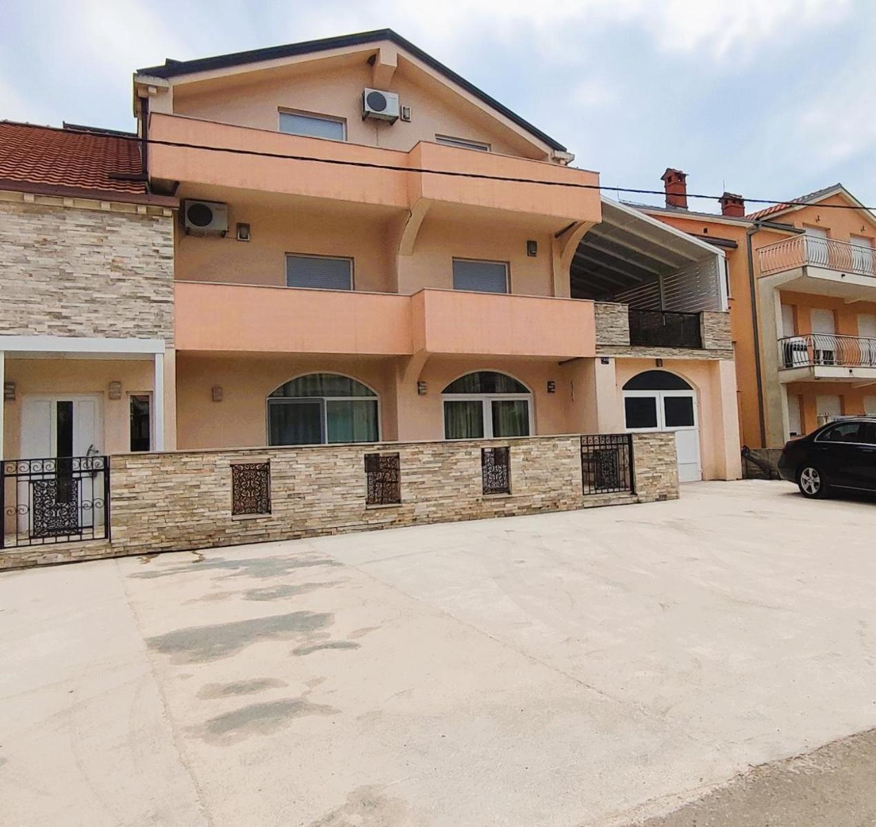 Apartments Ema Ivanica Exteriér fotografie